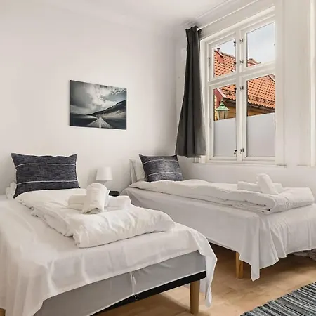 Dinbnb Homes I Idyllically Located 4-Bedroom Home Bergen Exterior photo