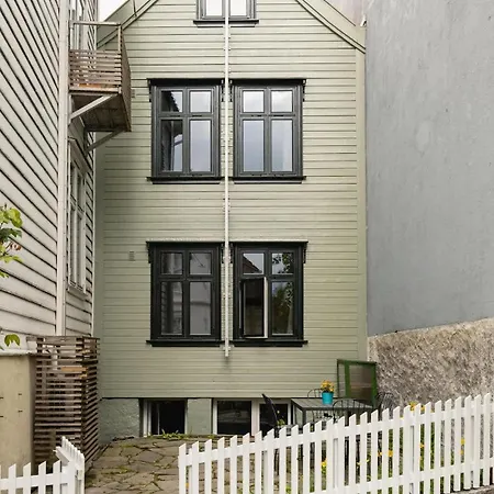 Dinbnb Homes I Idyllically Located 4-Bedroom Home Bergen Exterior photo