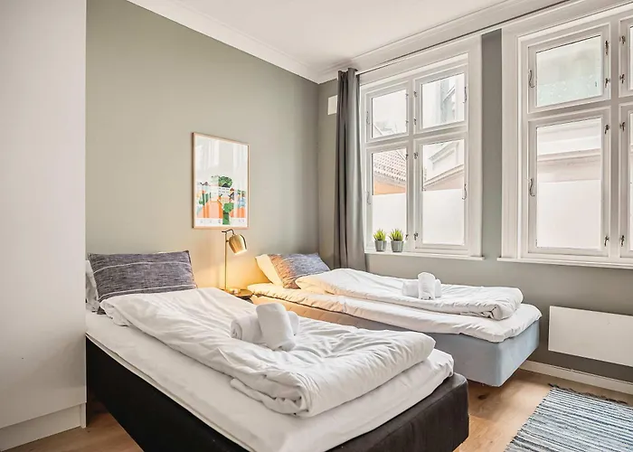 Dinbnb Homes I Idyllically Located 4-Bedroom Home